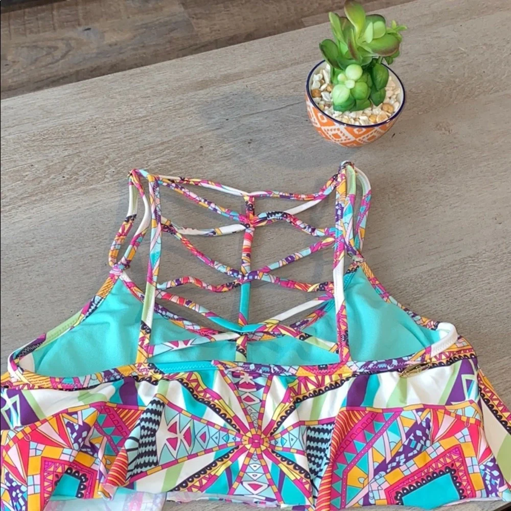 Jessica Simpson multi criss